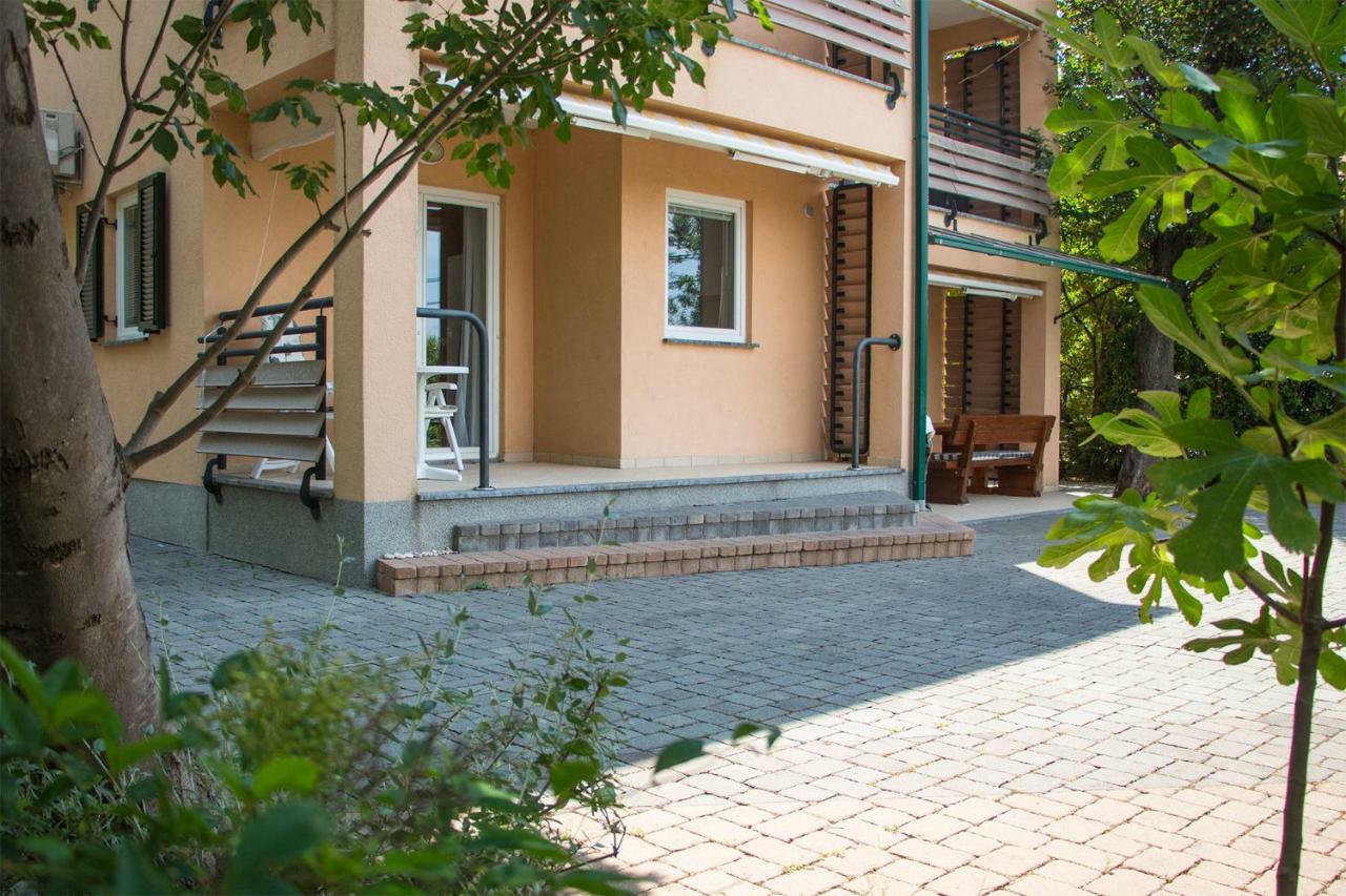 Lukovo Seafront Apartments Екстер'єр фото
